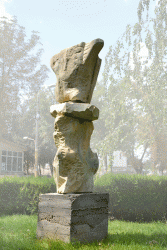 Coloană - sculptură în piatră, 290cm, 2001