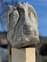Dac, sculptură în piatră, 42cm, 1995