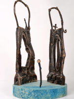 În fața porților, sculptură în bronz, 45cm, soclu de travertin, 2021