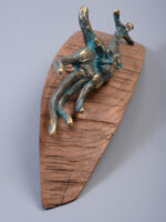 Sacrificiu, sculptură în bronz, 15cm h-45cm L, soclu de lemn de stejar, 2018