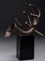 Străpungere, sculptură în bronz, 33cm h-38cm L, soclu de granit, 2018